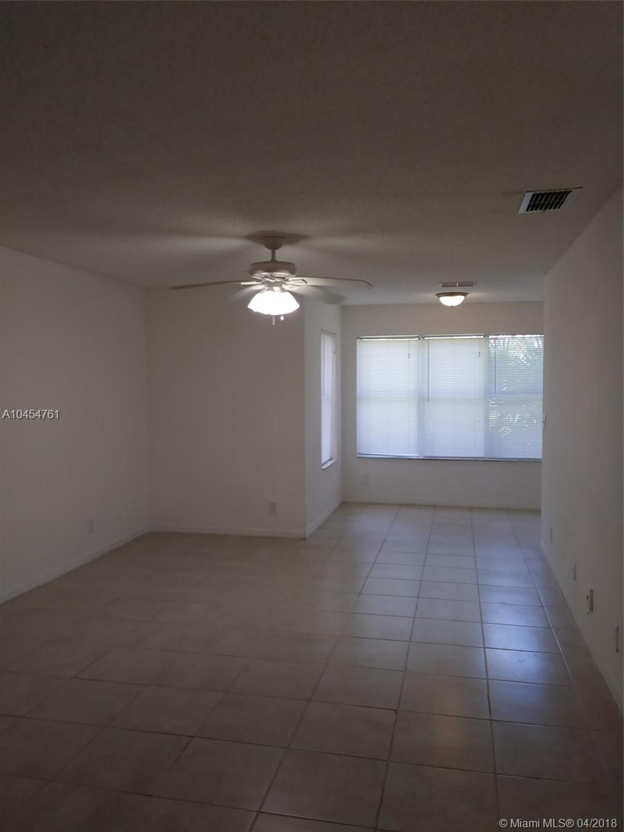 NICE CONDO 1/1 LOCATED IN THE BEAUTIFUL COMMUNITY OF CORAL KEY IN MARGATE, FL CLOSE TO SHOPPING CENTERS AND MAJOR HIGHWAYS