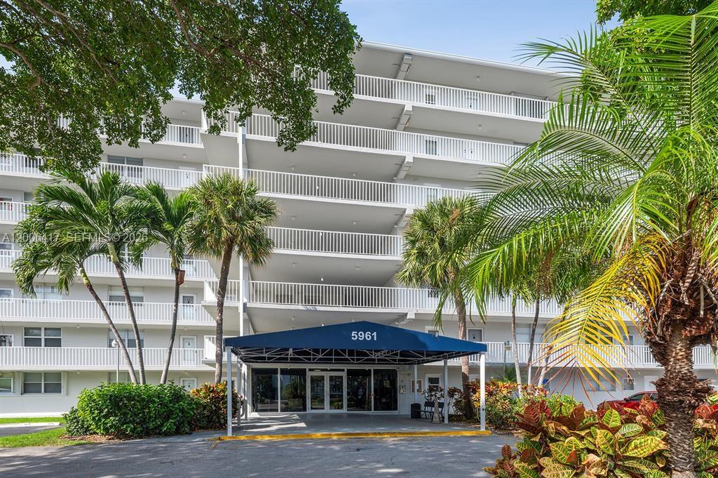 BOCA TEECA CONDO 4 - Residential