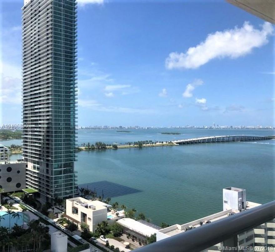 Spectacular NE open bay views from this immaculate and spacious 1/1.5 featuring 2 bay view balconies & Euro-style open kitchen, granite counters, S/S appliances, porcelain floors. Platinum is a boutique-style condo featuring 24-hrs concierge & security as well as heated lap-pool, Jacuzzi, outdoor-lounge, gym, club room, business room. Platinum is close to all major highways, Downtown, Brickell, beaches, hospitals, airport. Within walking distance to the best restaurants, shops, cafe's,Design District and minutes to S Beach.