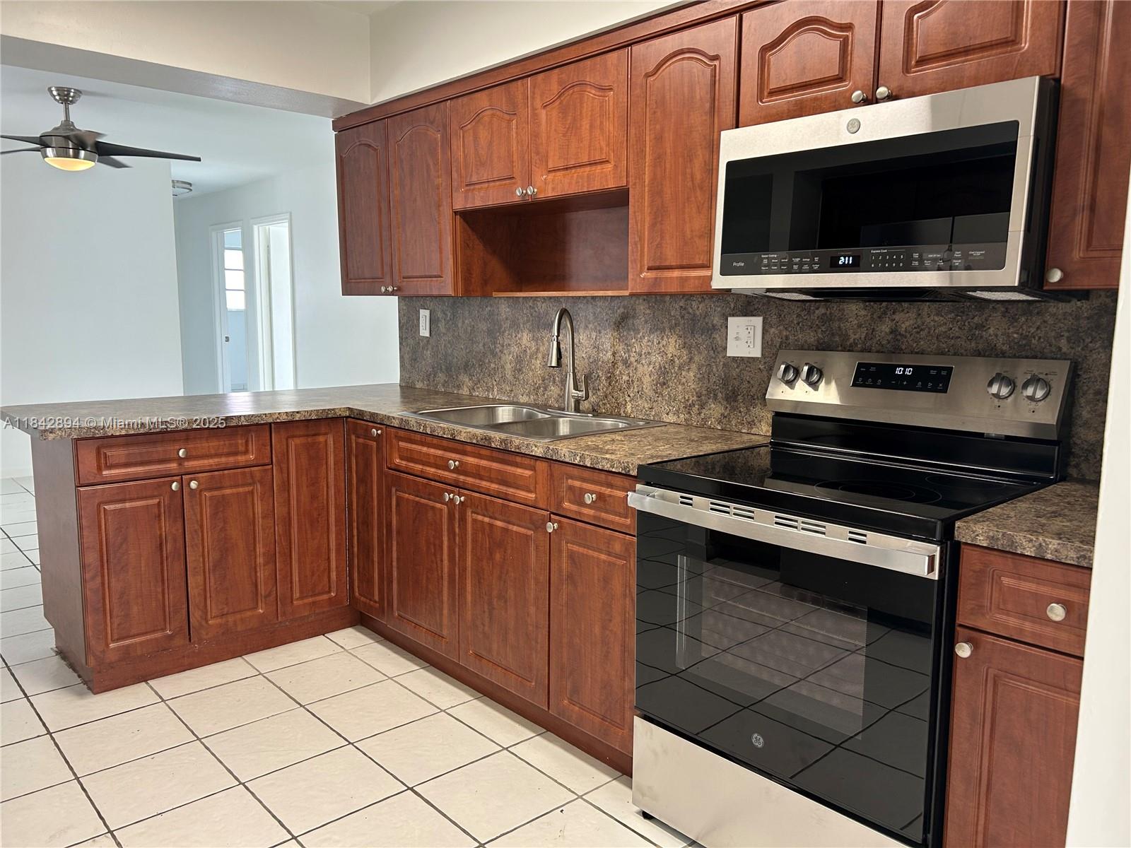 955 SW 87th Ct
