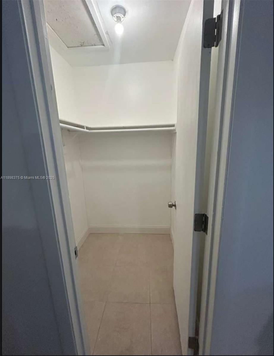 FT LAUDERDALE ESTATES - Residential Lease