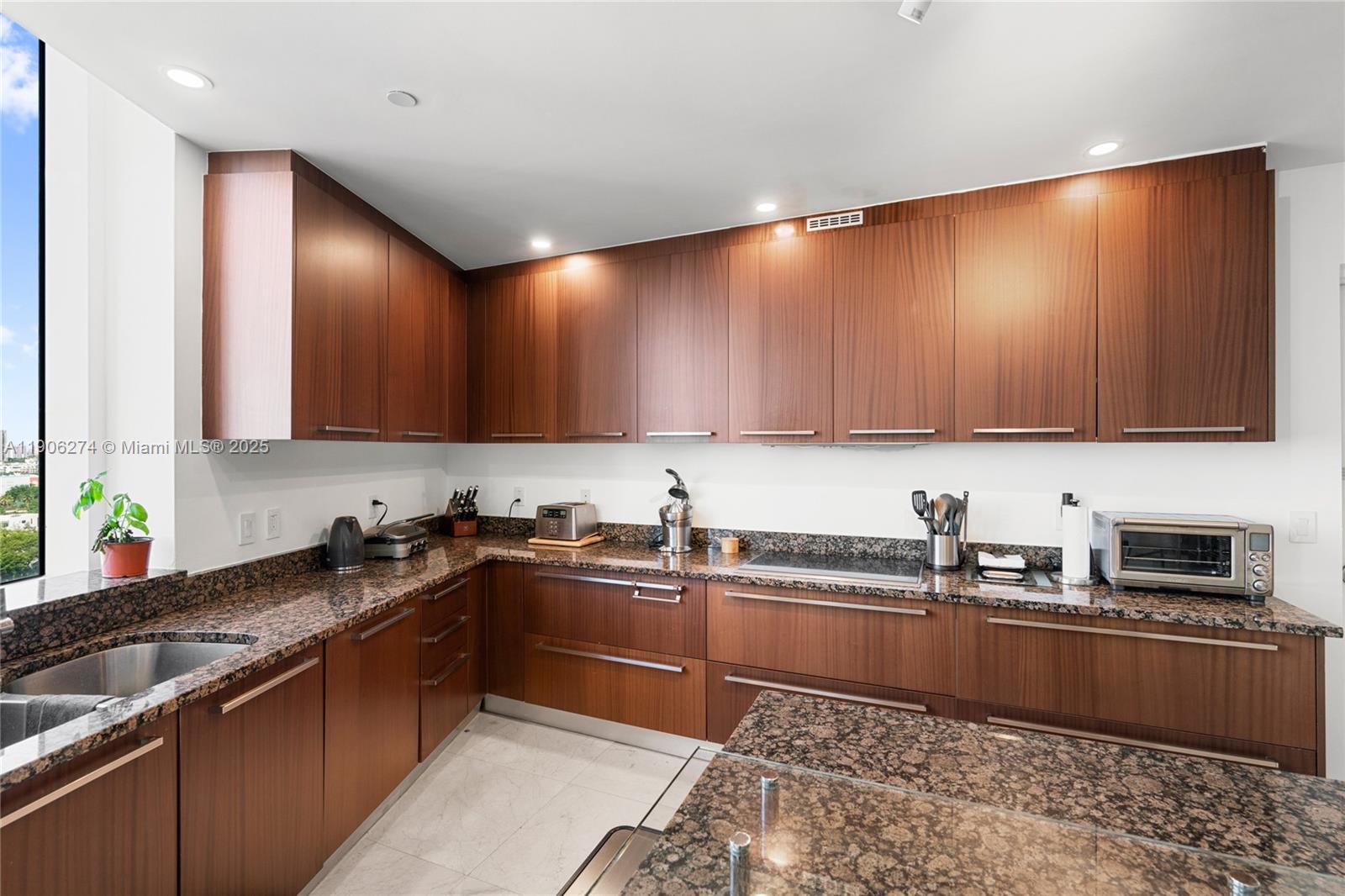 TRUMP TOWER II CONDO - Residential