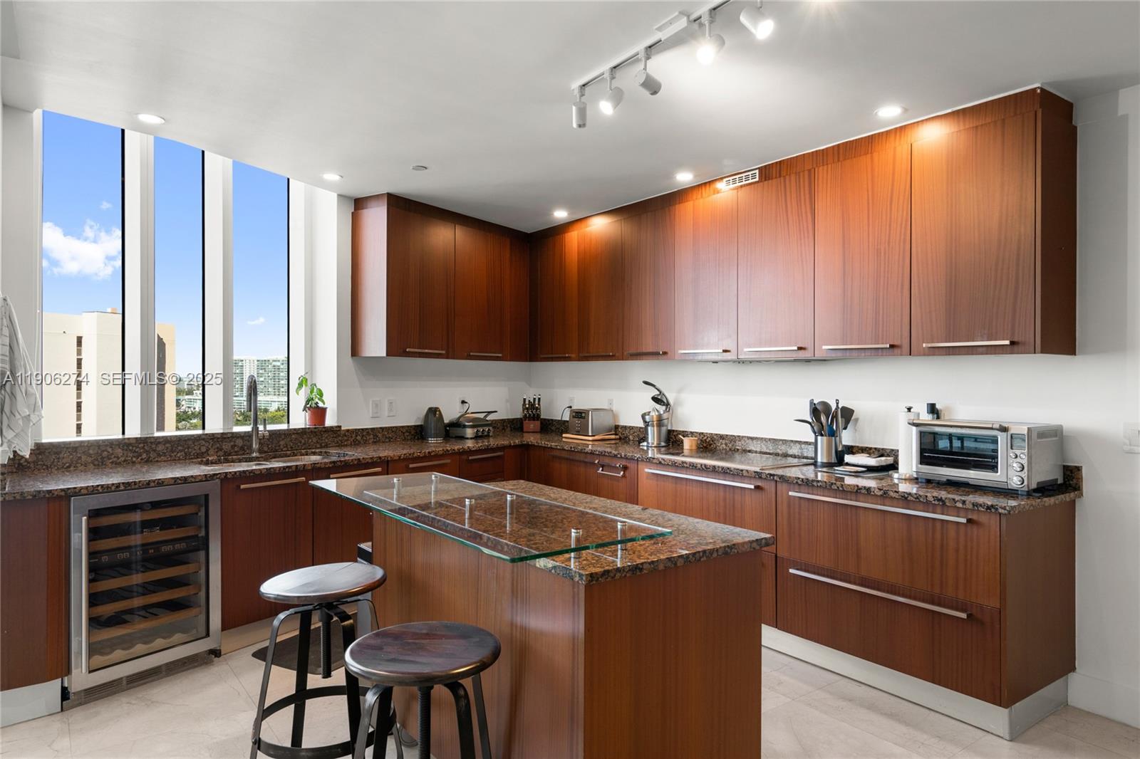 TRUMP TOWER II CONDO - Residential