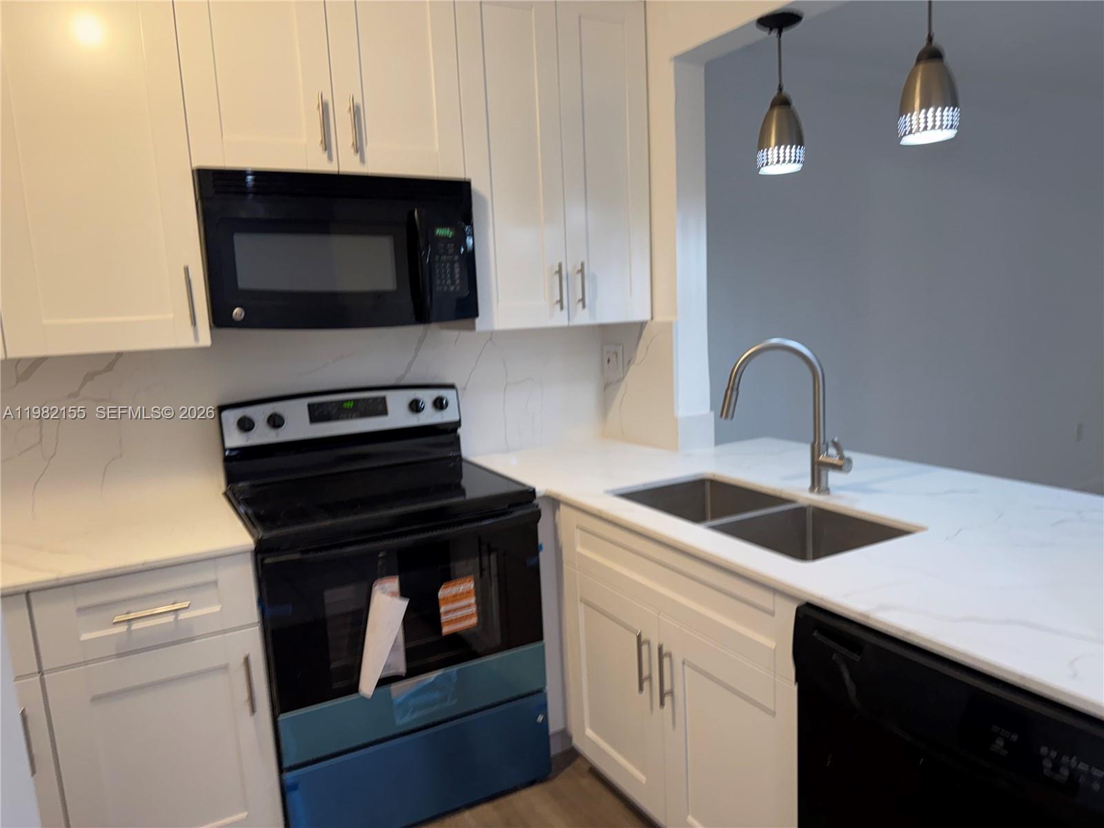 THE COURTS AT KENDALL - Residential Lease