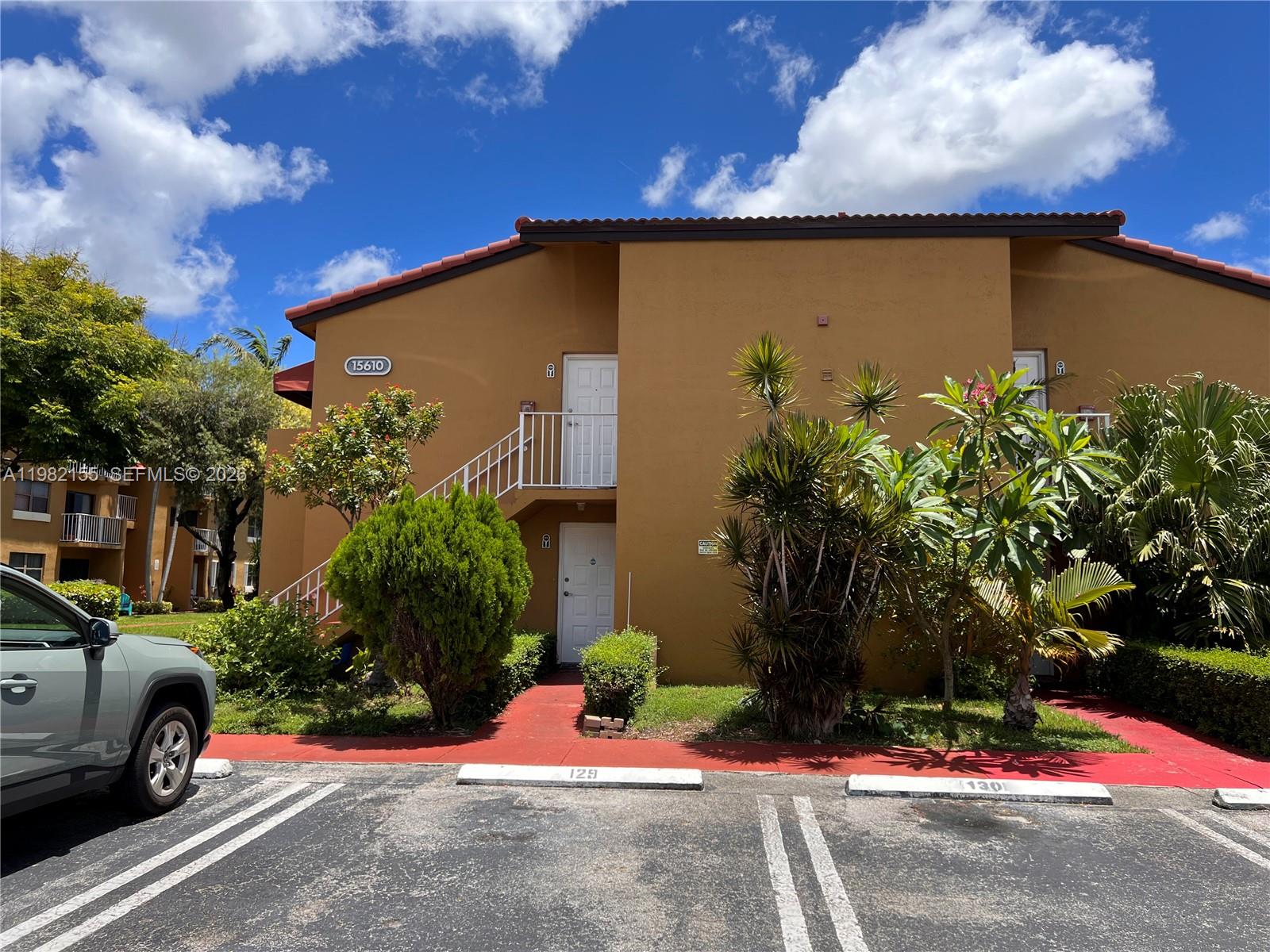 THE COURTS AT KENDALL - Residential Lease