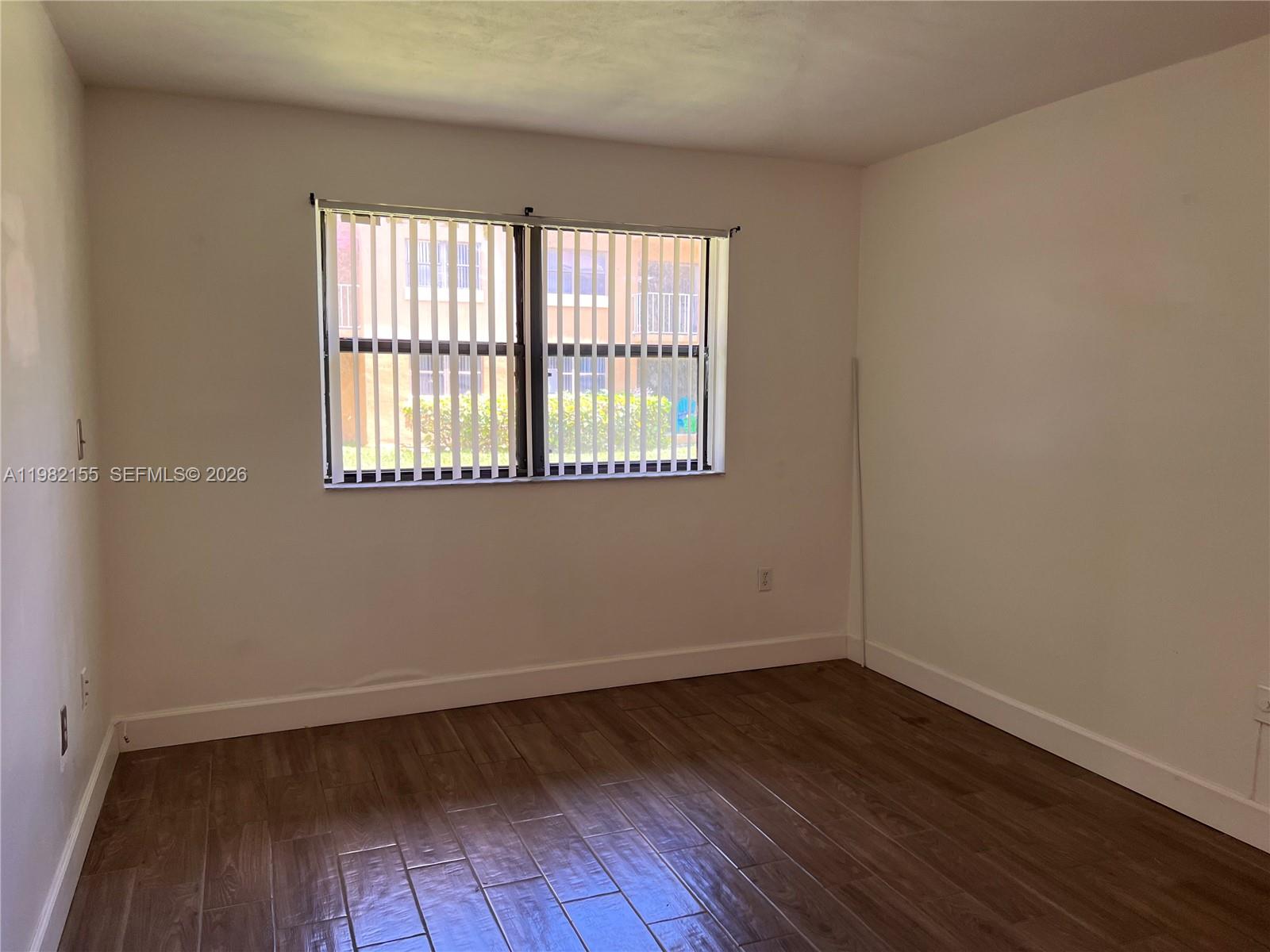 THE COURTS AT KENDALL - Residential Lease