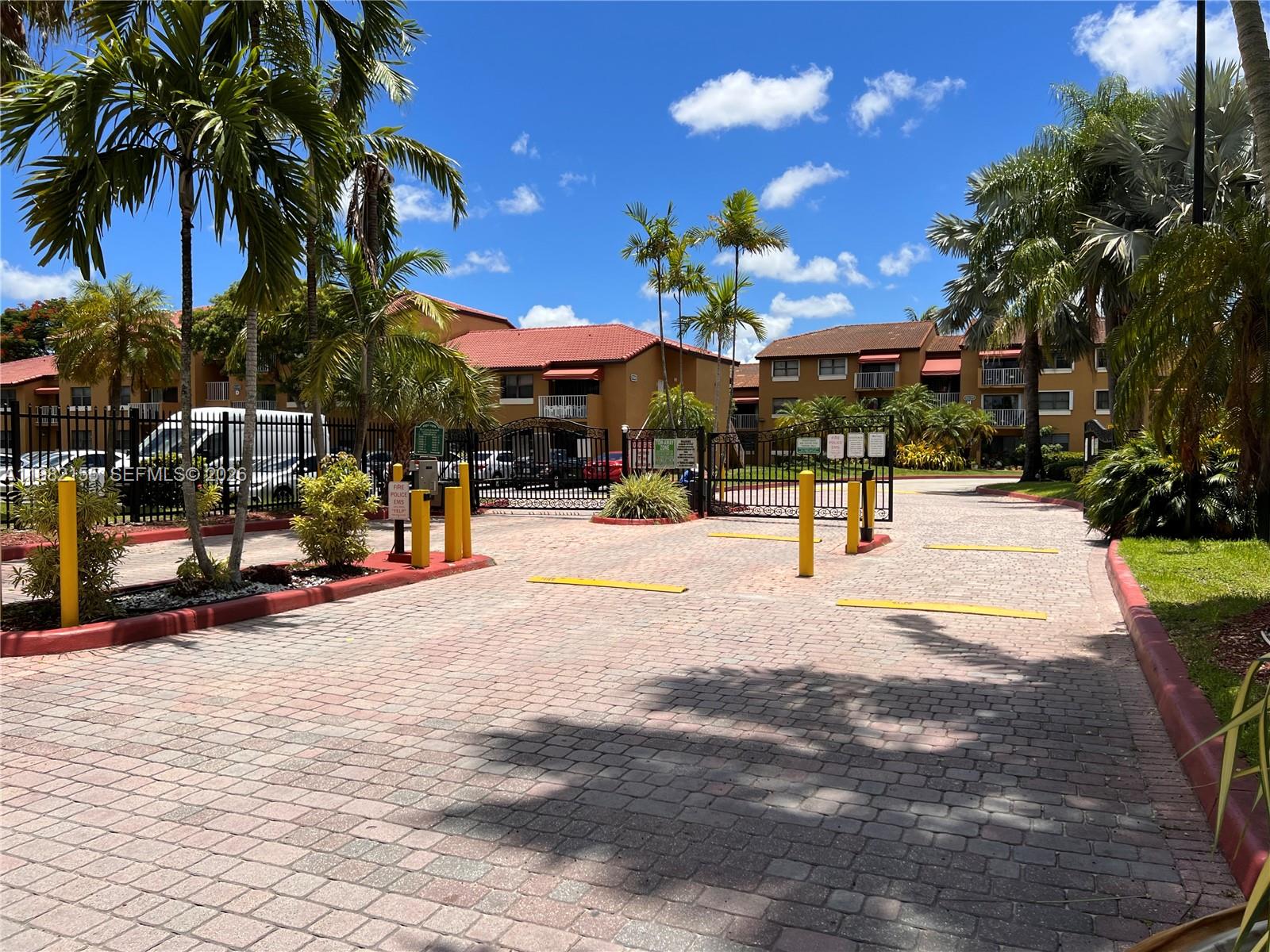 THE COURTS AT KENDALL - Residential Lease