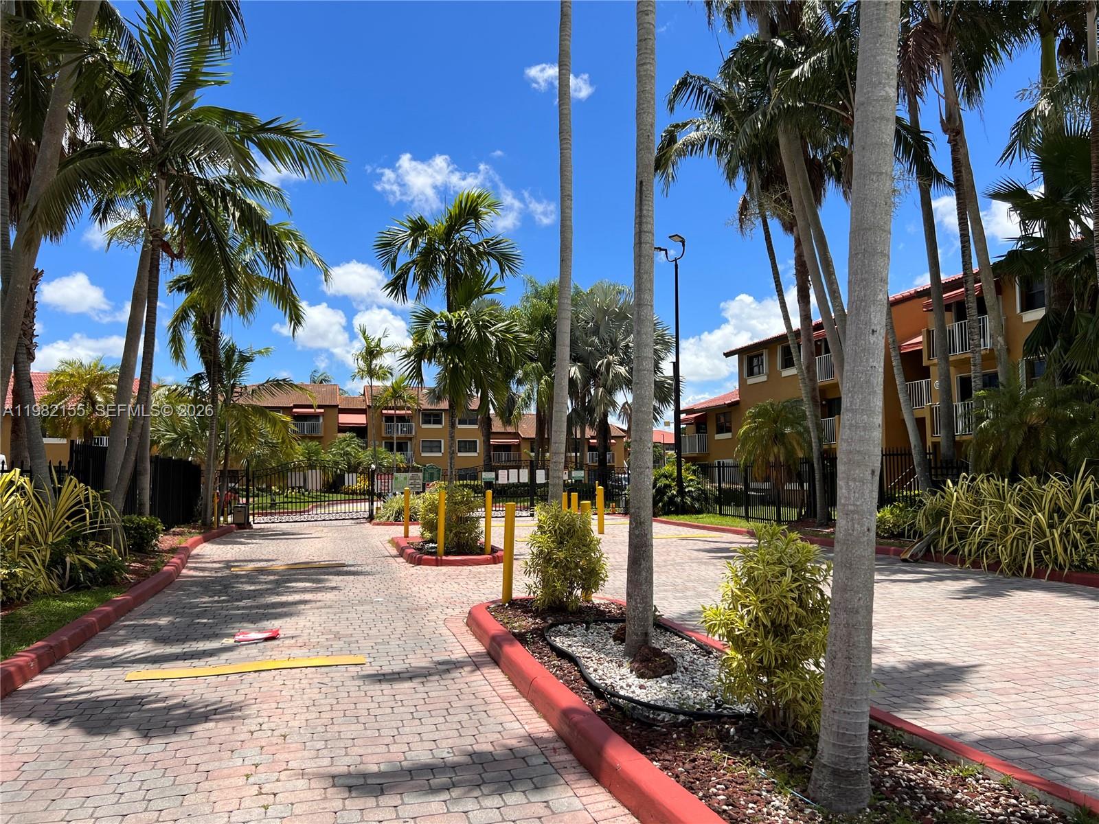 THE COURTS AT KENDALL - Residential Lease