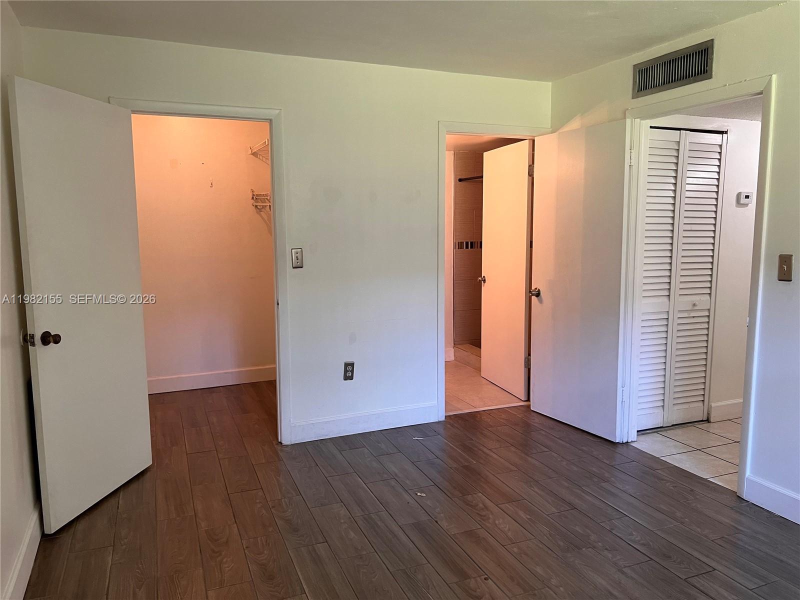 THE COURTS AT KENDALL - Residential Lease