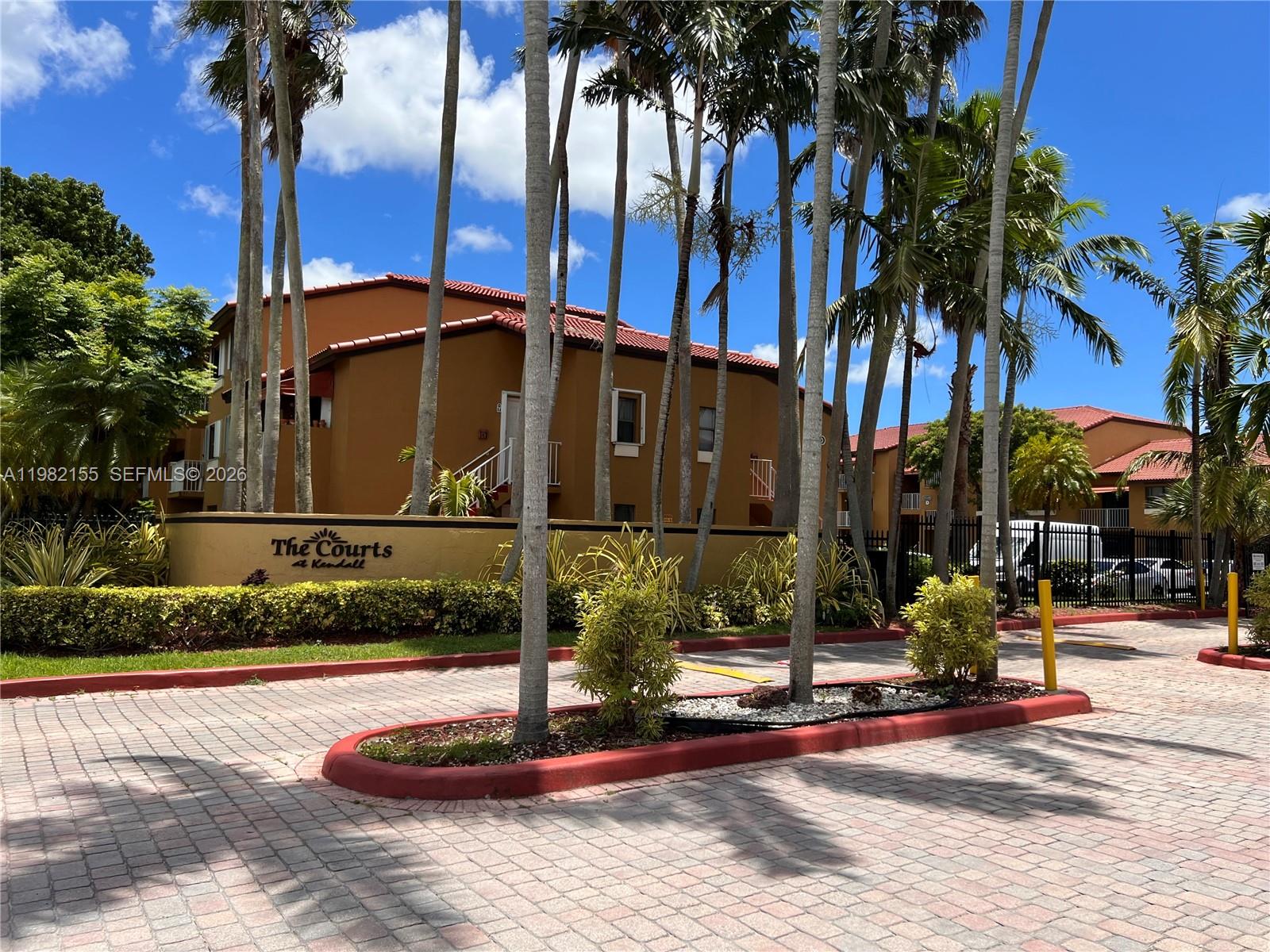 THE COURTS AT KENDALL - Residential Lease