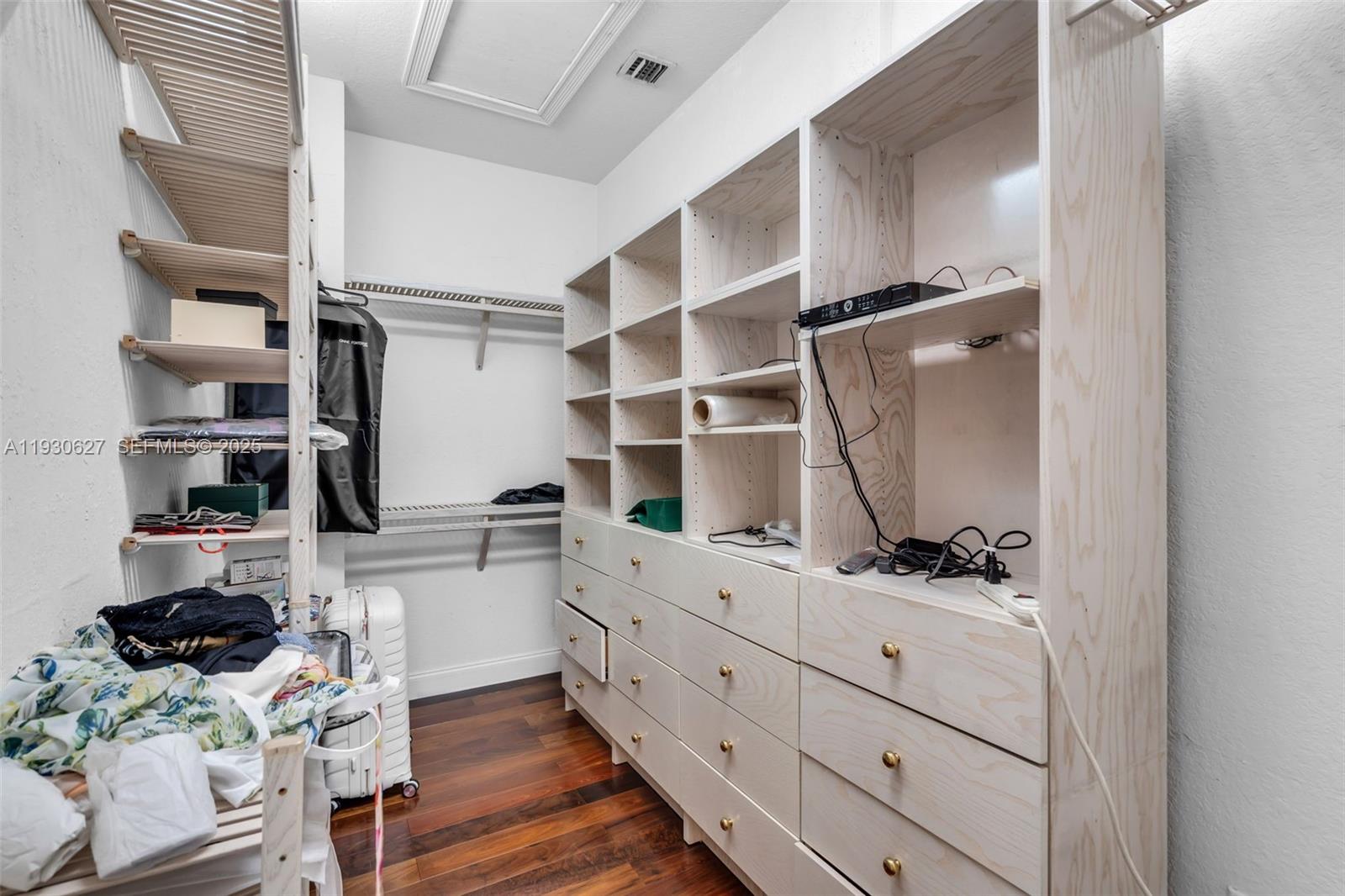 THREE ISLANDS 3RD SECTION - Residential