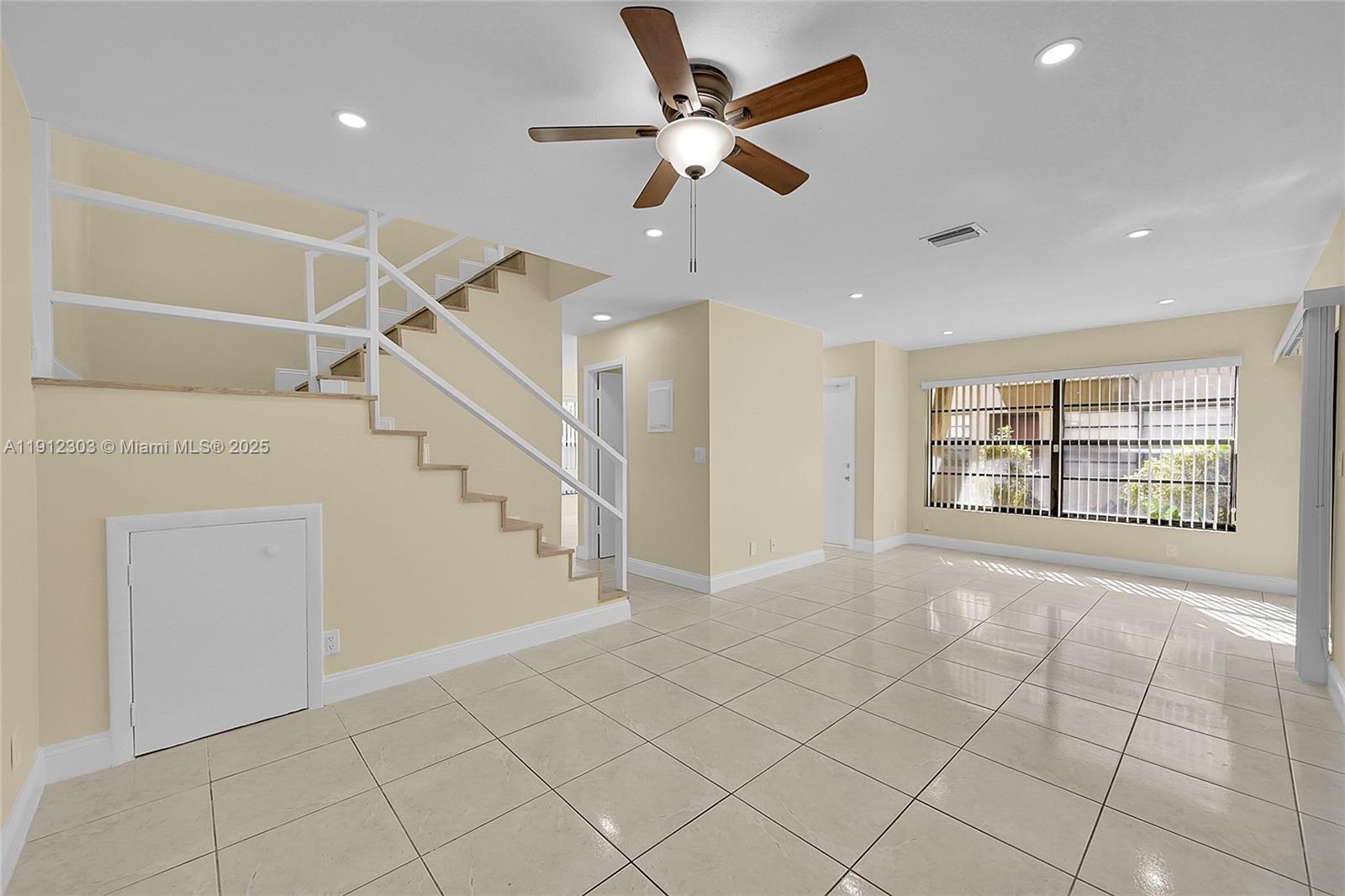 PALM SPRINGS VILLAGE COND - Residential