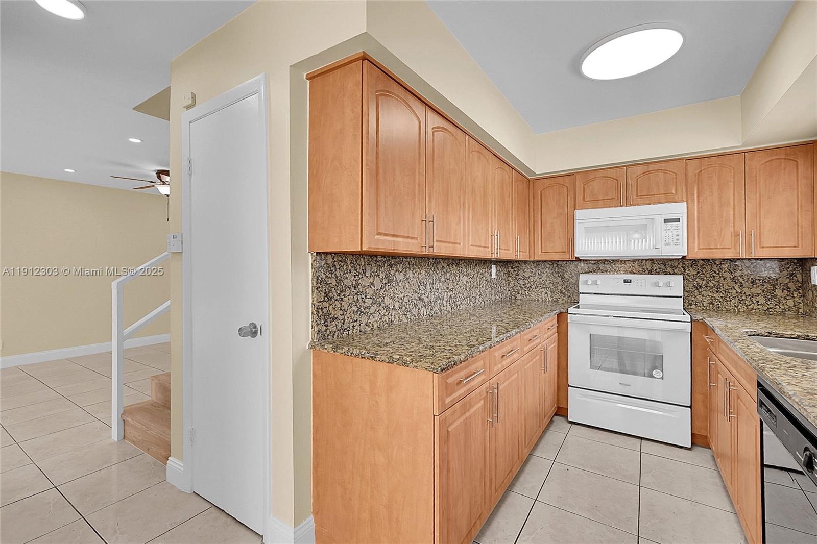 PALM SPRINGS VILLAGE COND - Residential