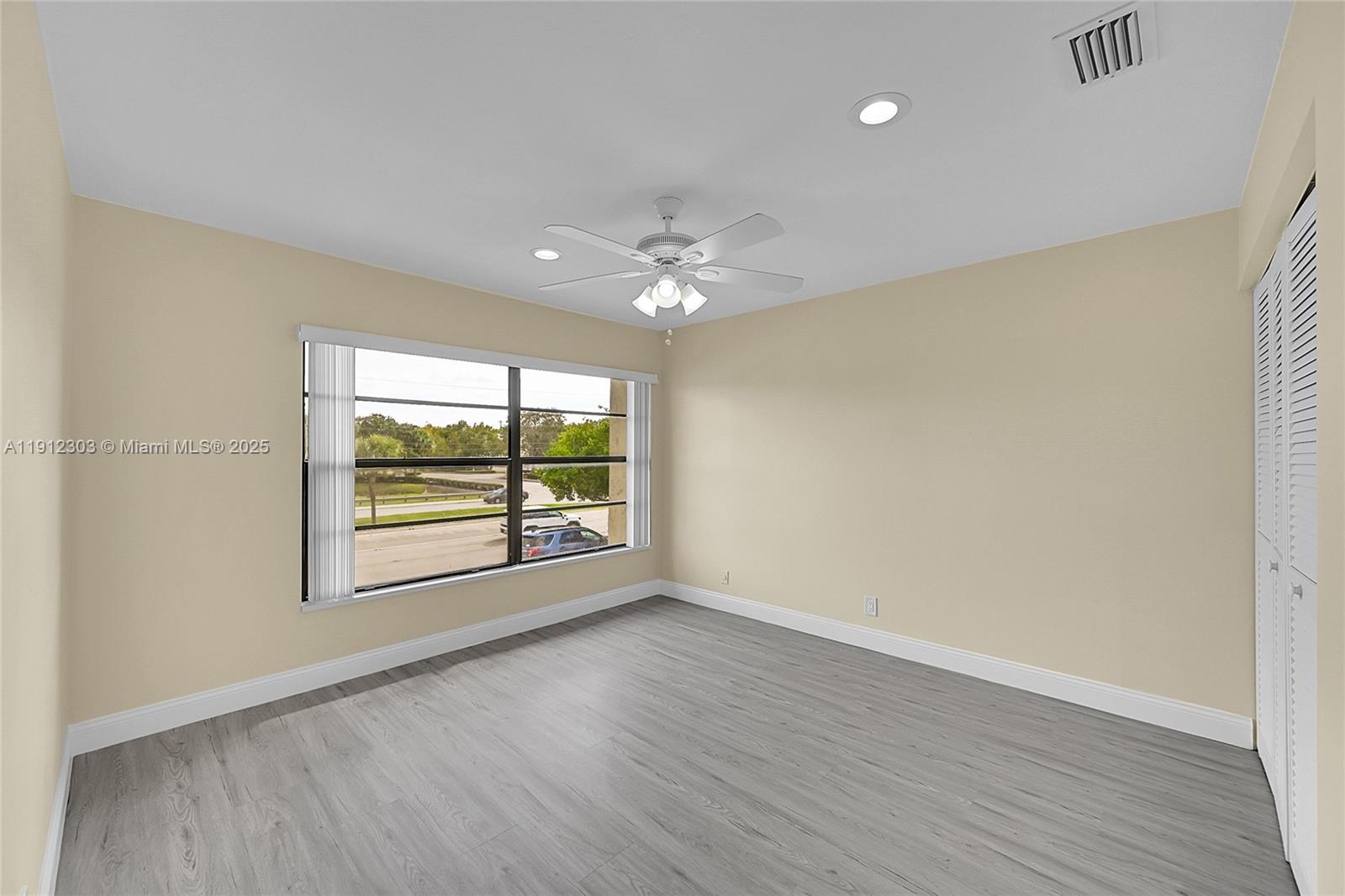 PALM SPRINGS VILLAGE COND - Residential