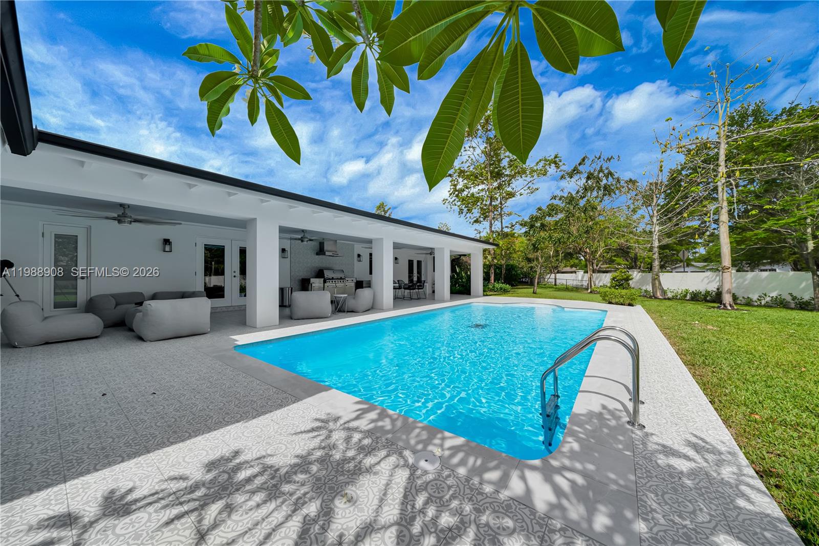 THOUSAND PINES - Residential