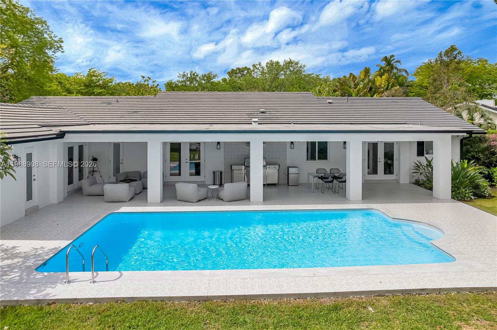 THOUSAND PINES - Residential