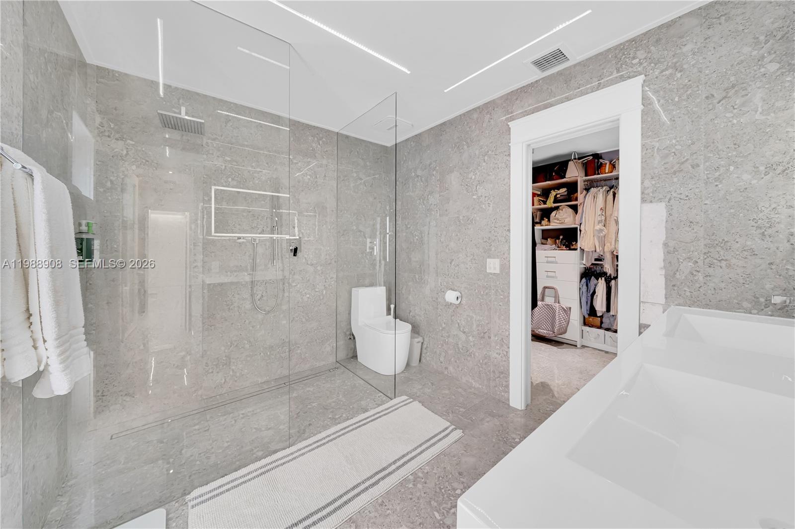 THOUSAND PINES - Residential