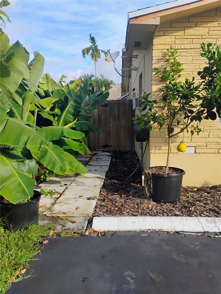 Charming Hollywood studio featuring 1 bedroom, 1 bathroom, a kitchenette, and a private entrance. Available furnished or unfurnished, this unit includes parking and offers an unbeatable location—just minutes from Downtown Hollywood, the beach, major highways, hospitals, and the Seminole Hard Rock Hotel & Casino. Rent conveniently covers electricity, water with Free access to a washer and dryer. No pets allowed and no association approval required.