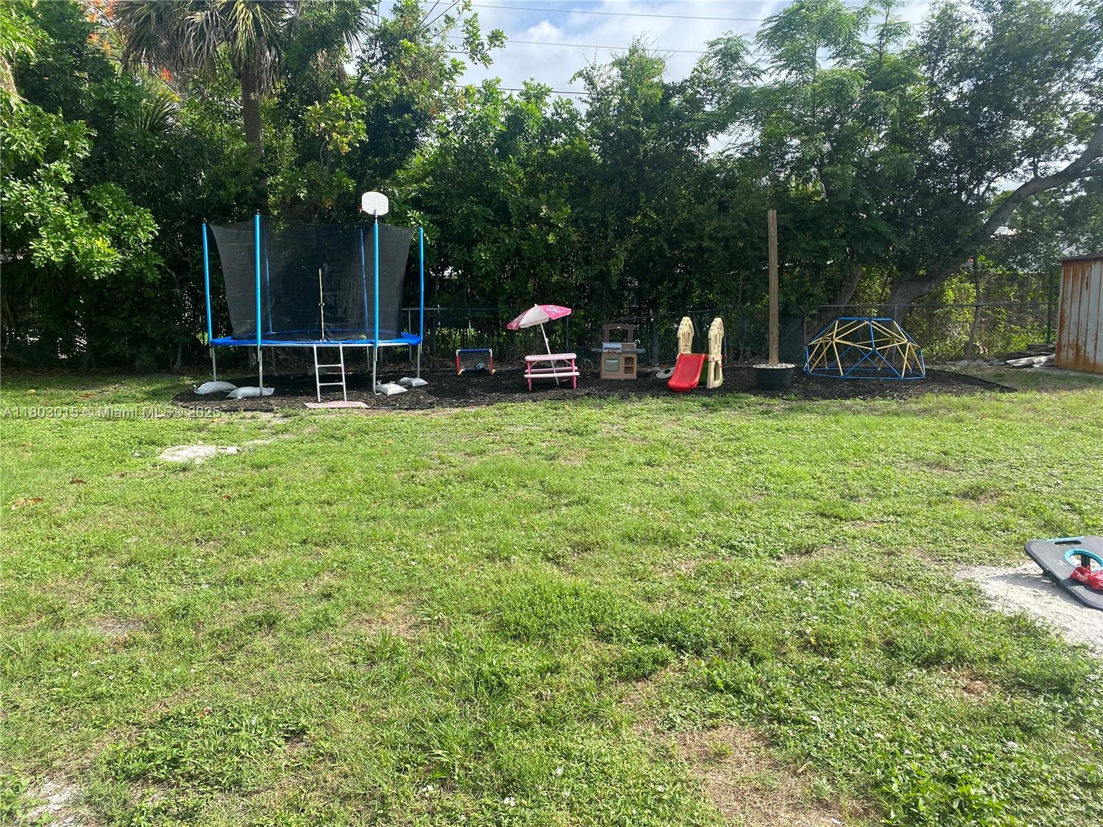 COCONUT GROVE - Residential