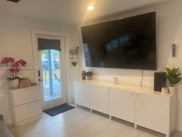 COCONUT GROVE - Residential