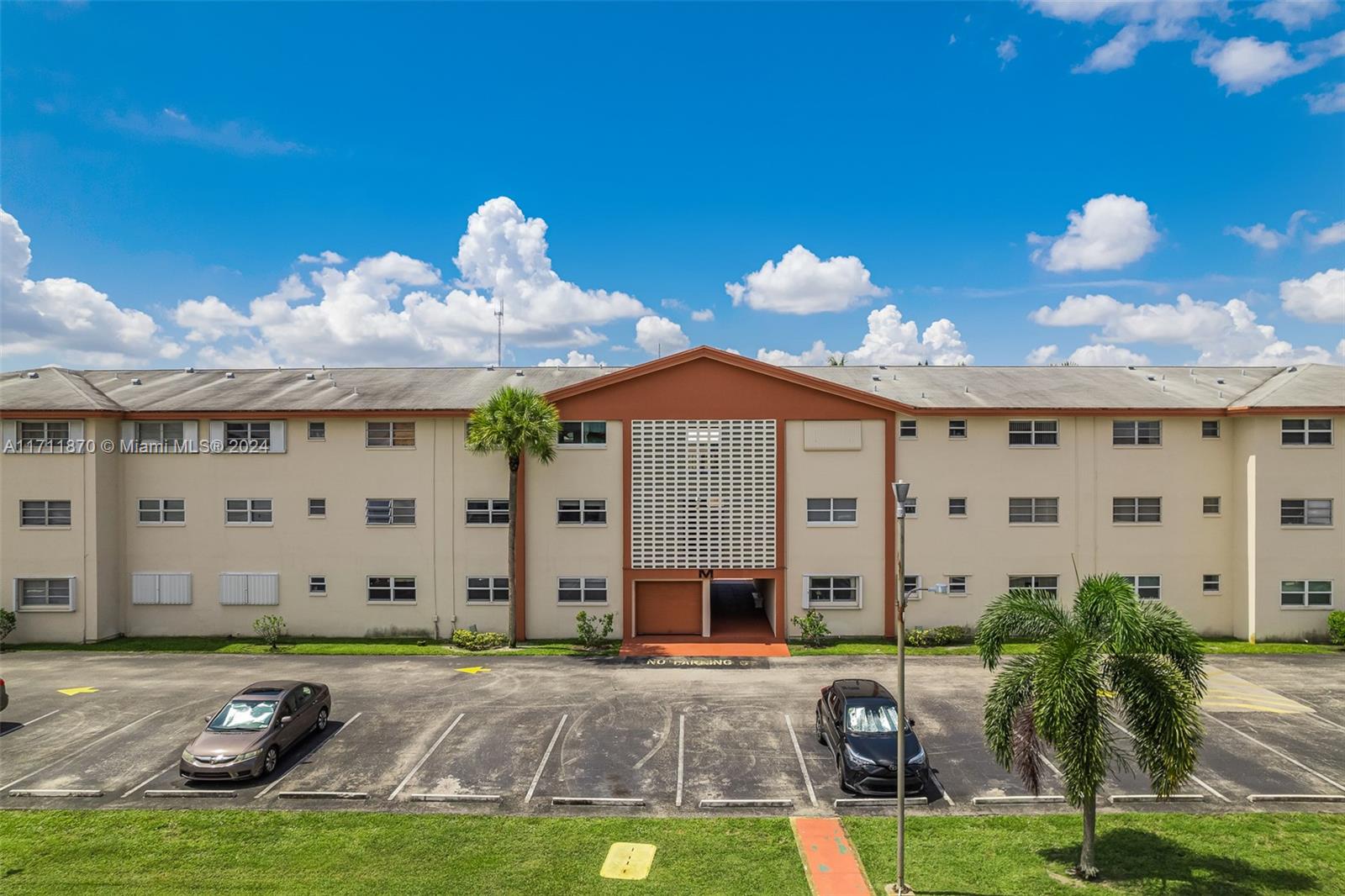 5300 Washington St M107, Hollywood, Broward County, Florida - 1 Bedrooms  
1 Bathrooms - 