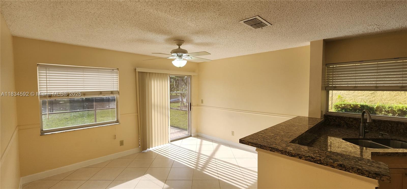 2957 Oak Park Cir 1