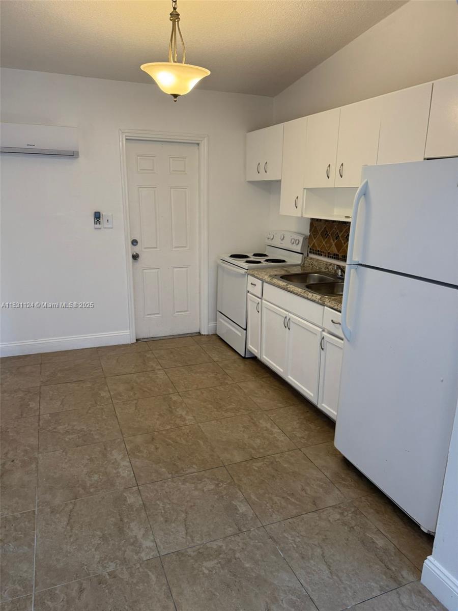 630 NW 15th Ter