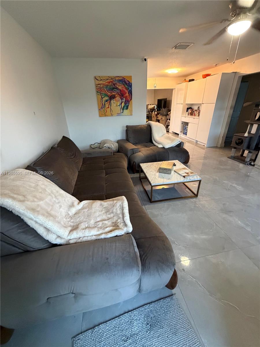 MAINLANDS OF TAMARAC LAKE - Residential Lease