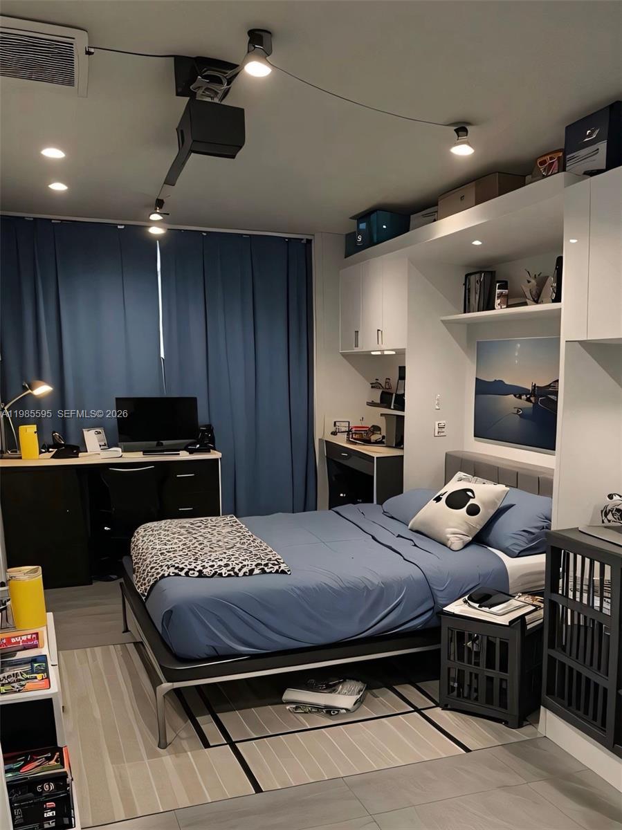 MAINLANDS OF TAMARAC LAKE - Residential Lease