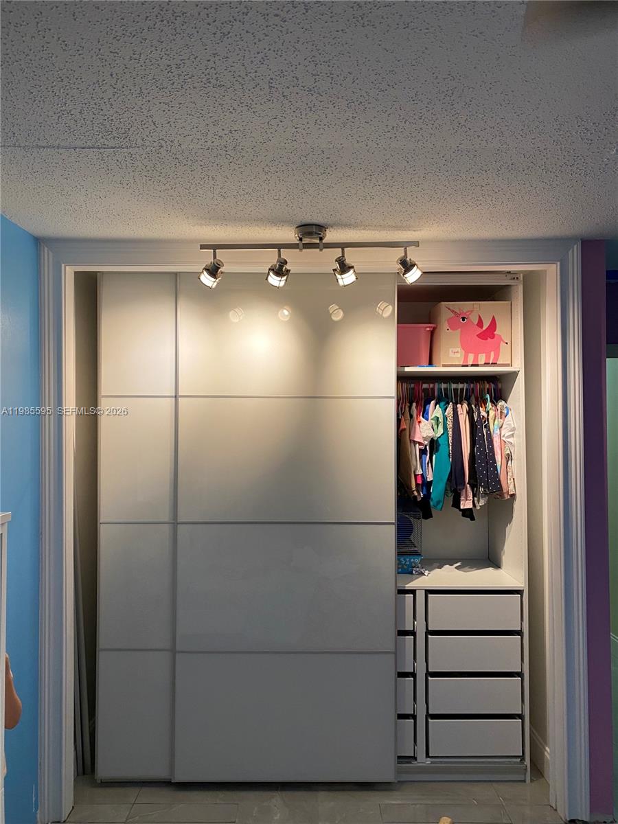 MAINLANDS OF TAMARAC LAKE - Residential Lease