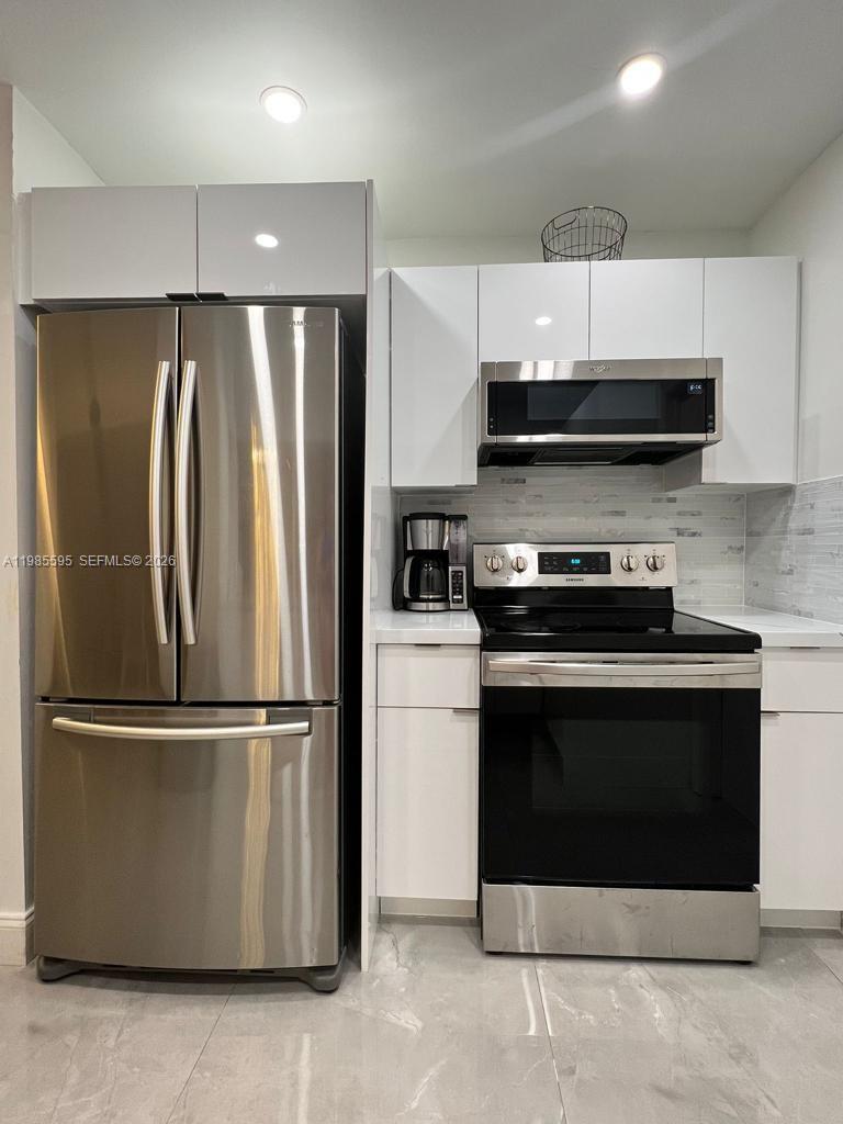 MAINLANDS OF TAMARAC LAKE - Residential Lease