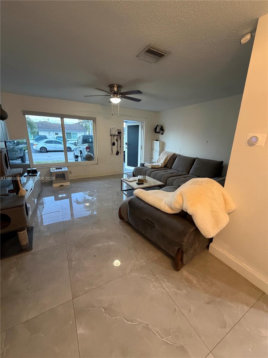 MAINLANDS OF TAMARAC LAKE - Residential Lease