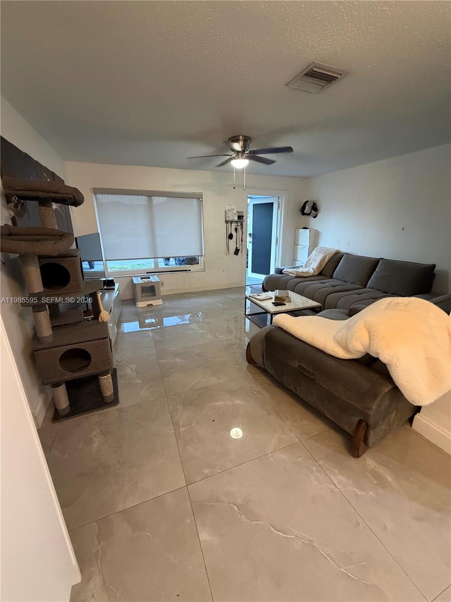 MAINLANDS OF TAMARAC LAKE - Residential Lease