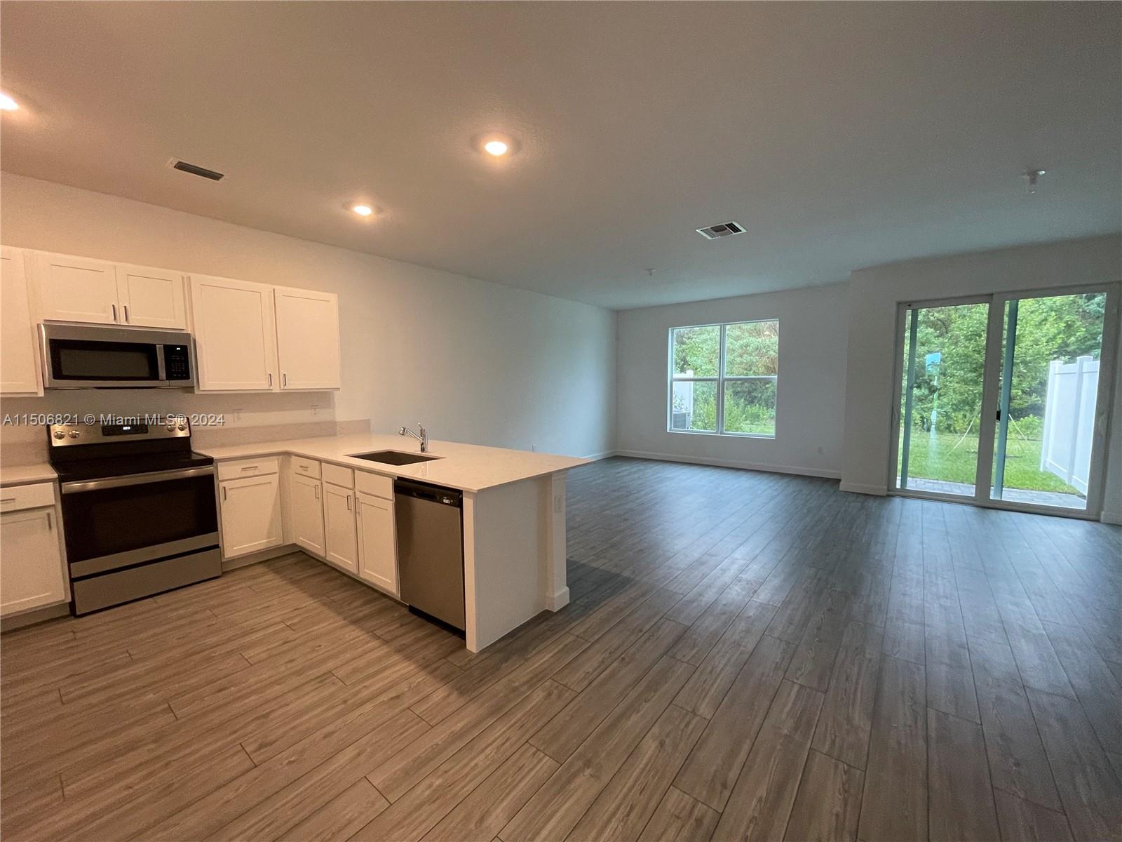 LAKESHORE AT THE FOUNTAIN - Residential Lease