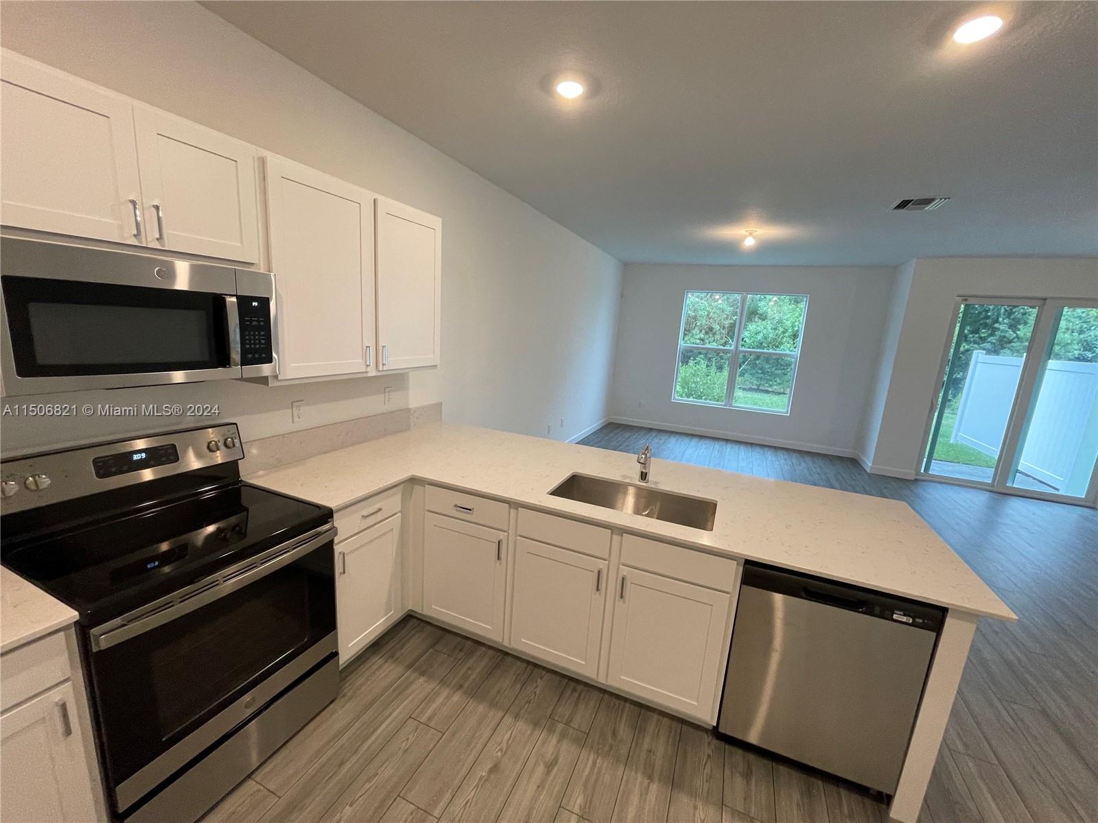 LAKESHORE AT THE FOUNTAIN - Residential Lease