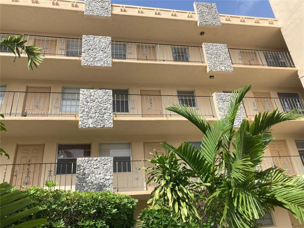 Property for Sale at 2145 Pierce St 205, Hollywood, Broward County, Florida - Bedrooms: 1 
Bathrooms: 1  - $100,000