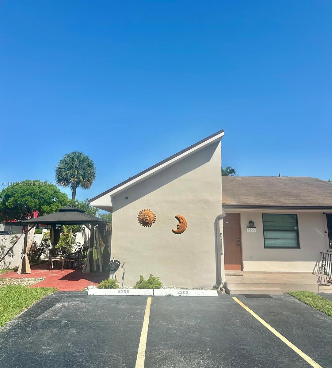 2200 Sw 122nd Ave 1, Miami, Broward County, Florida - 3 Bedrooms  
2 Bathrooms - 