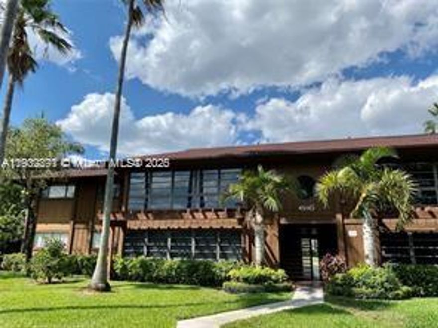 Spacious 3 bed/ 2 bath in the Heart of Doral Park, Totally Remodeled,  Largest floor plan in the community. Gated Community. Membership Doral Park Club Included. Excellent Location near supermarkets, Shopping Malls, Restaurants. Close to the Schools. Easy access to Expressways.
