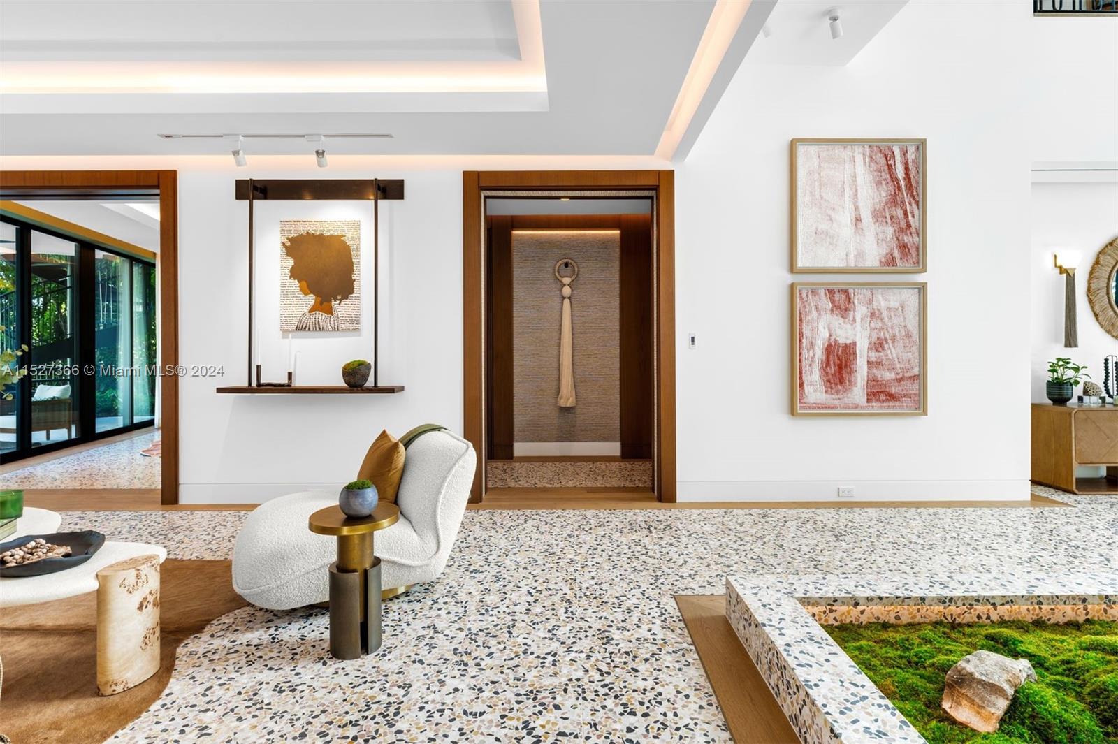 SUNSET LAKE - Residential