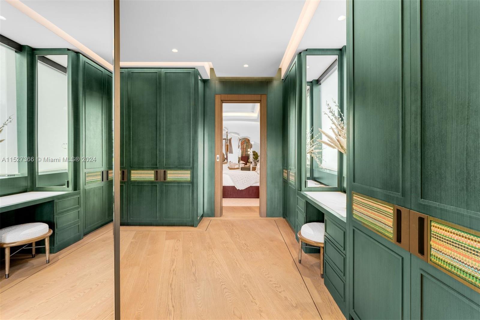 SUNSET LAKE - Residential