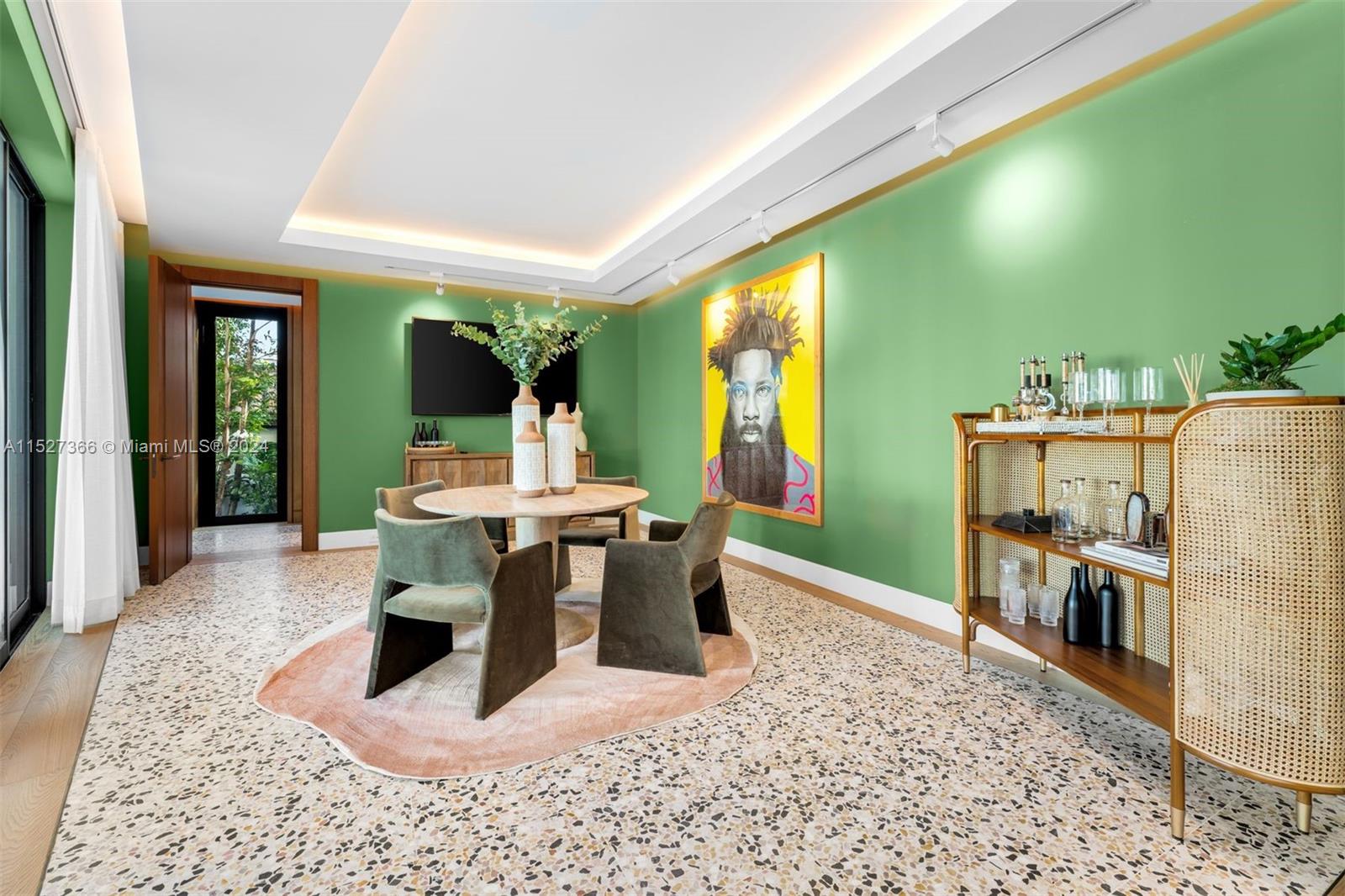 SUNSET LAKE - Residential