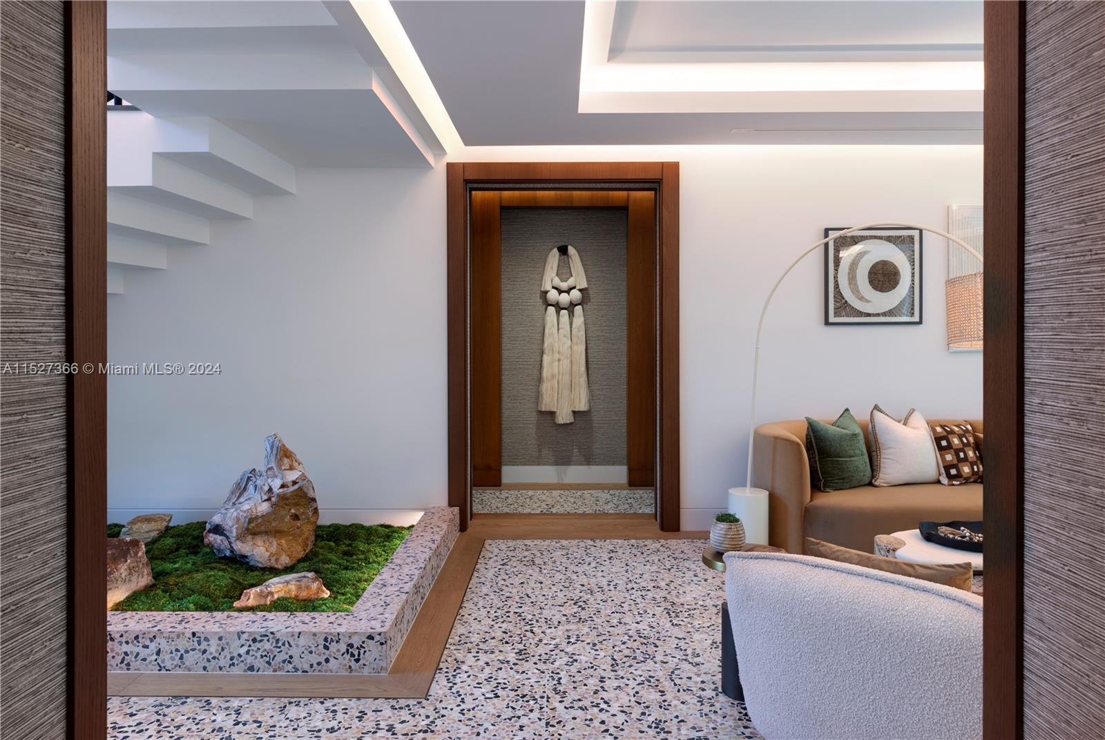 SUNSET LAKE - Residential