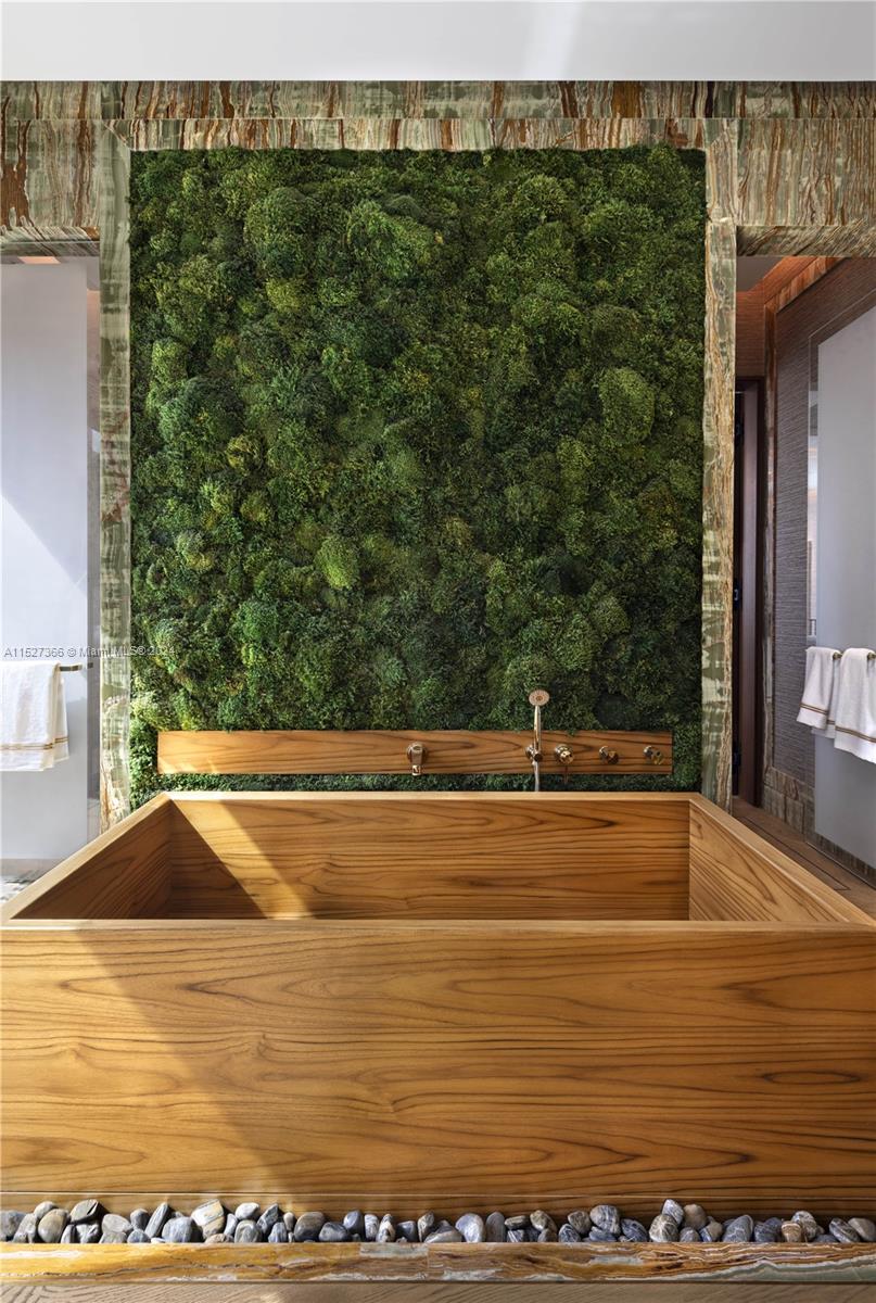 SUNSET LAKE - Residential