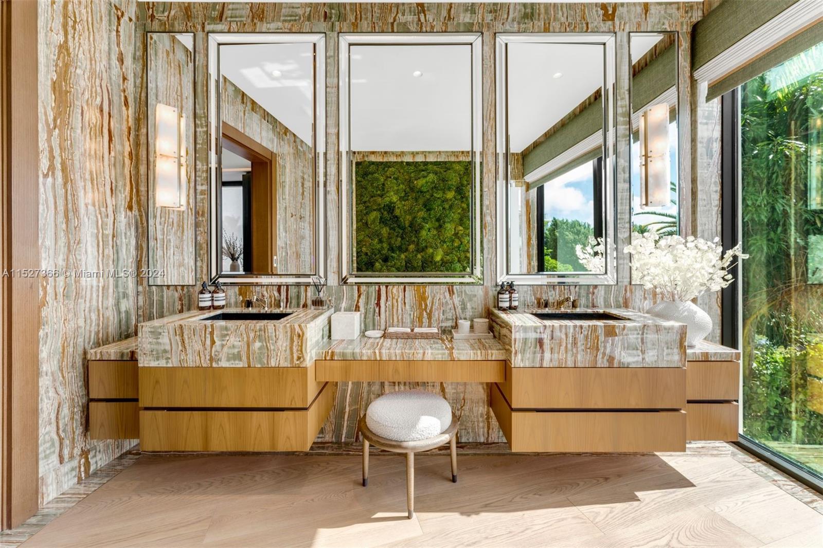 SUNSET LAKE - Residential