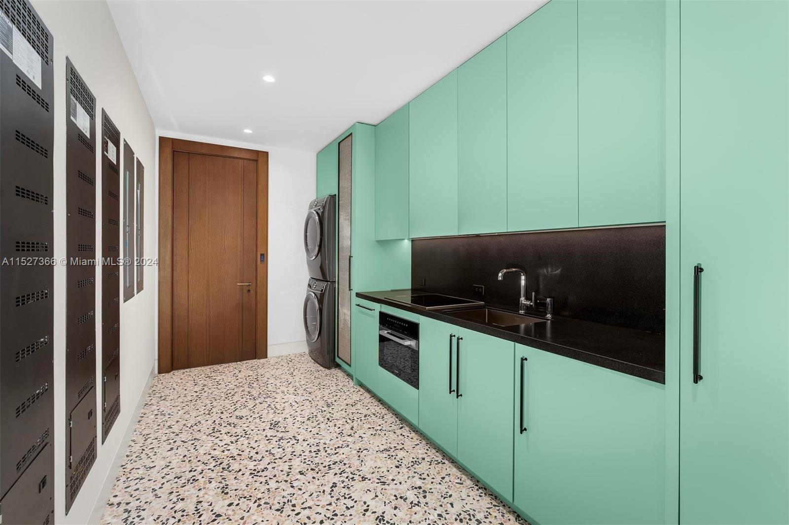 SUNSET LAKE - Residential