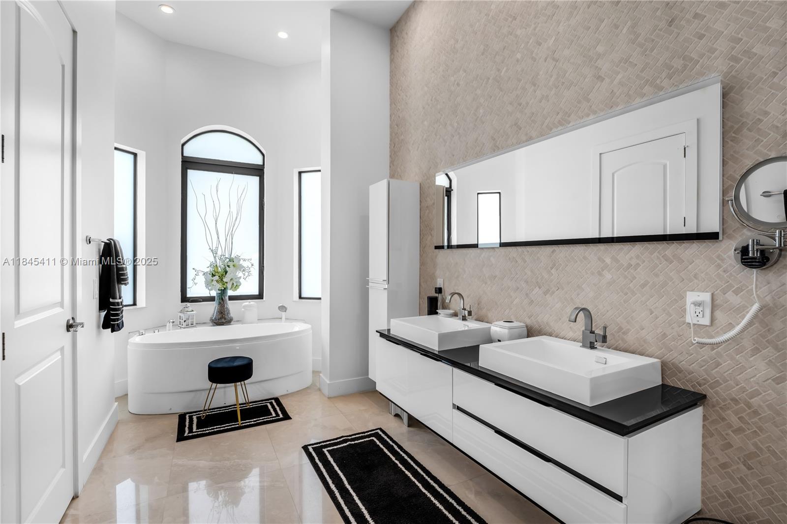 SWEETWATER ESTATES SUB - Residential