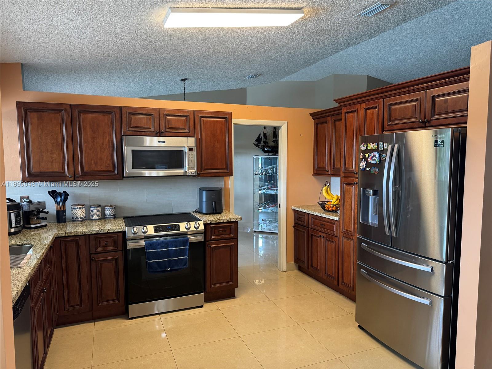 14700 SW 151st Ter, Miami, FL, 33196/$795,000 2 14700 SW 151st Ter