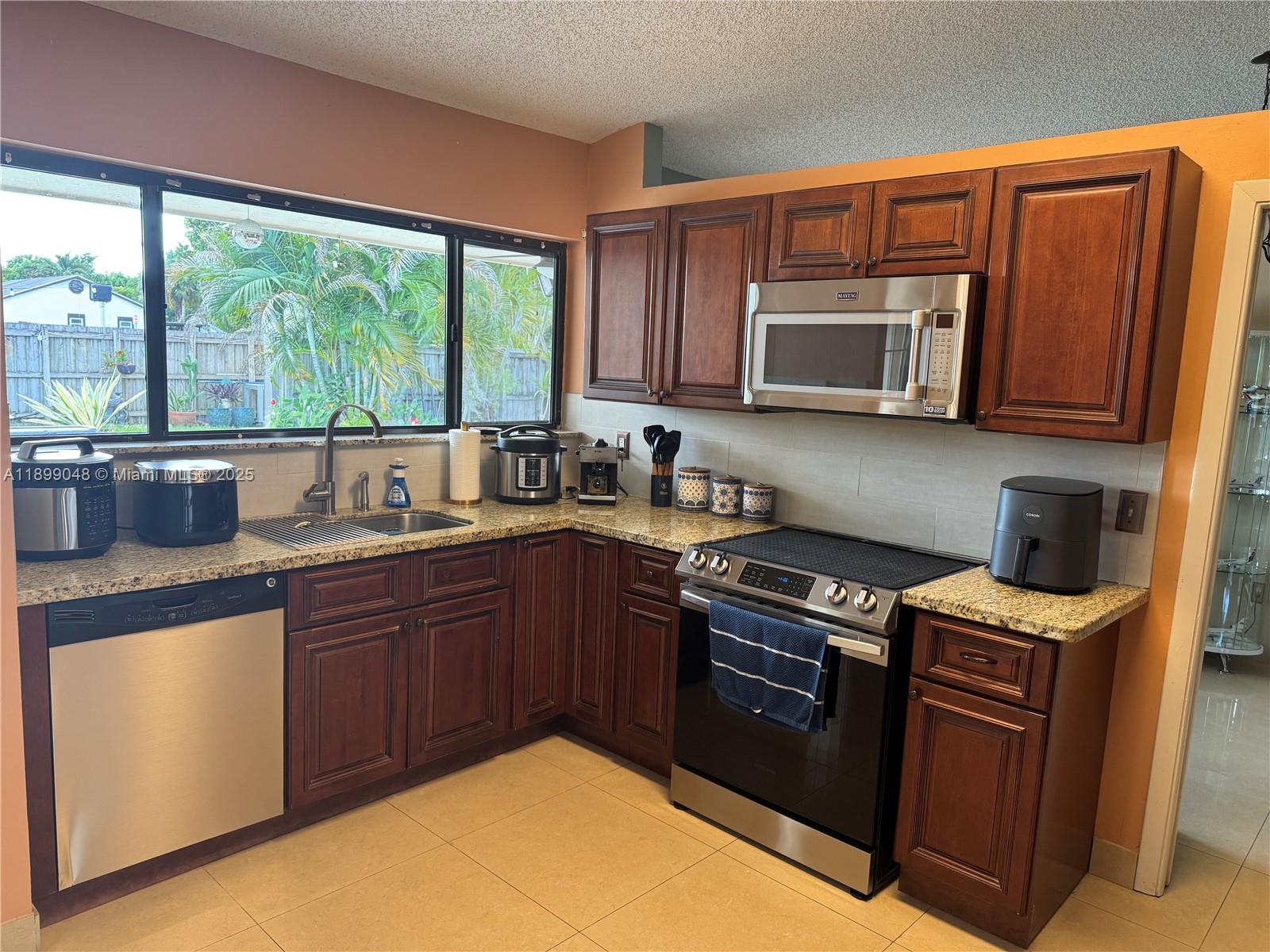 14700 SW 151st Ter, Miami, FL, 33196/$795,000 1 14700 SW 151st Ter
