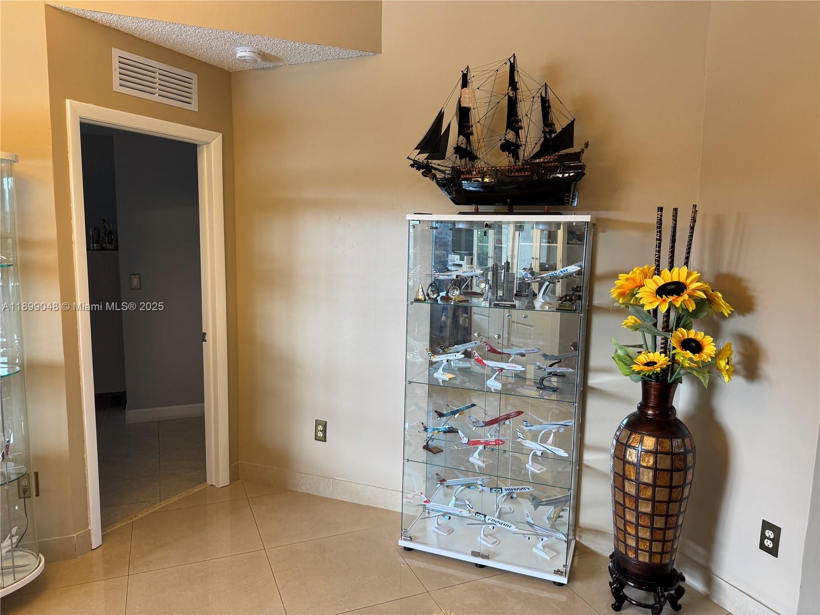 14700 SW 151st Ter, Miami, FL, 33196/$795,000 4 14700 SW 151st Ter