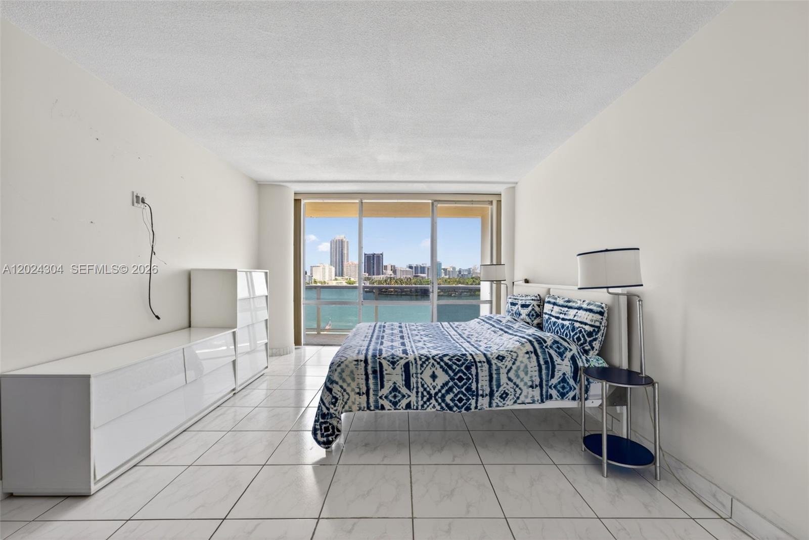 KING COLE CONDO - Residential